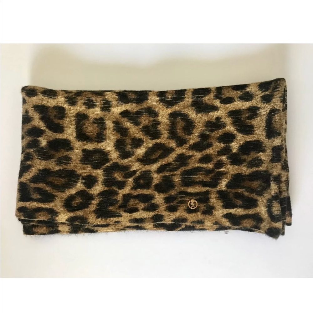 ❗️SOLD❗️Michael Kors Leopard Print Infinity Scarf - Picture 6 of 6